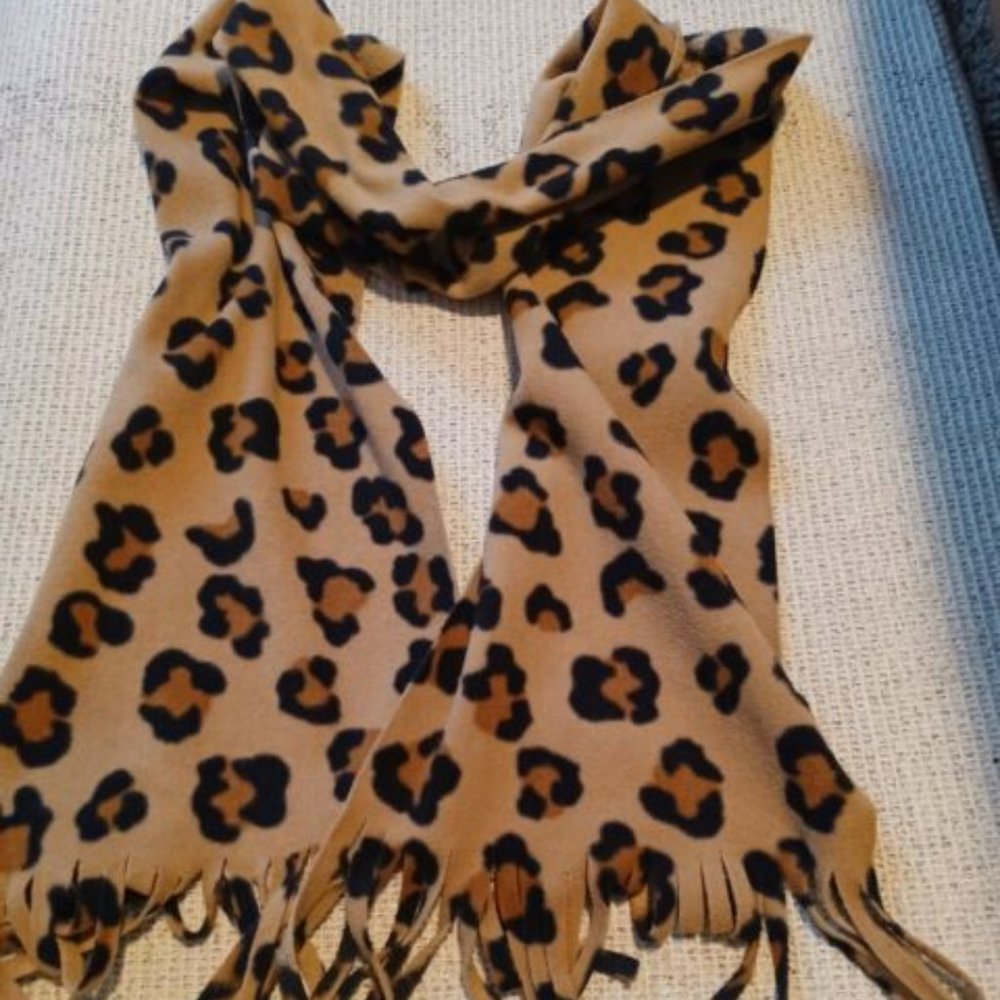 Leopard Print Scarf - Picture 4 of 5